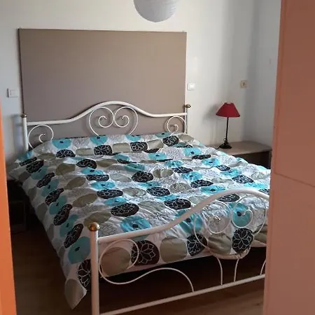 F2 Exterieur Lit King Size Brives-Charensac